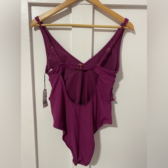 Shade & Shore One Piece Swimsuit Medium - Picture 6 of 6